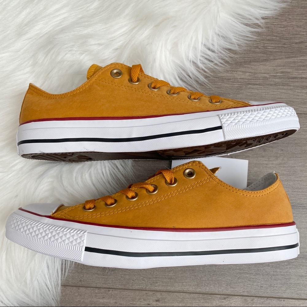 NWT Converse Ctas OX Women’s Shoes - Picture 9 of 9
